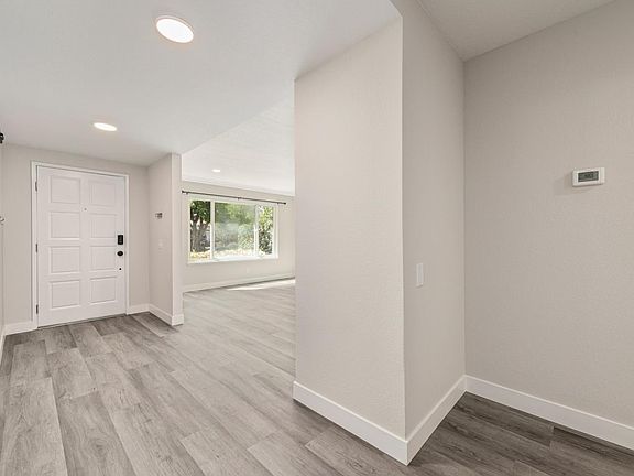 3rd image of 319 Churchill Pl