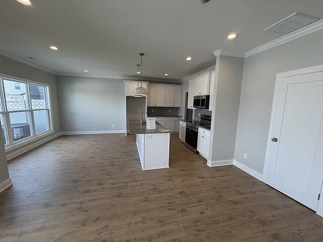 3 bed, 2.5 bath, 1776 sqft, $2,499 — Photo 4