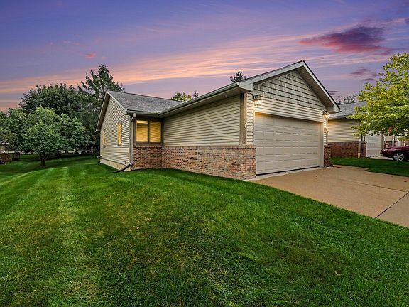 2nd image of 905 Moore Dr