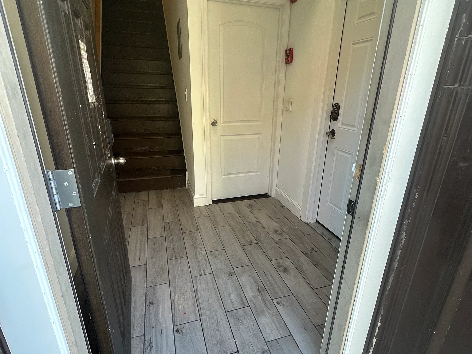 3 bed, 1100 sqft, $1,890 — Photo 3