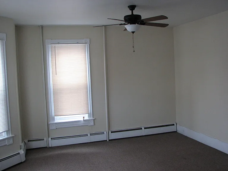 Living Room (south view)