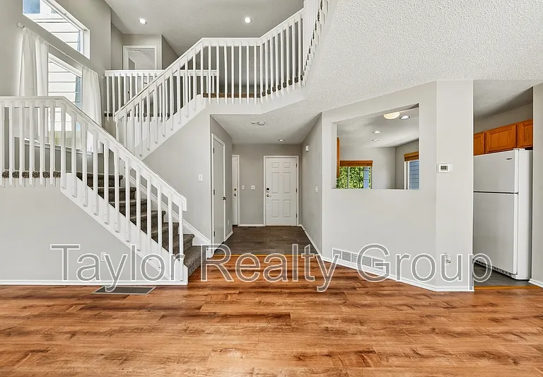 8728 Starwood Ln — Photo 3