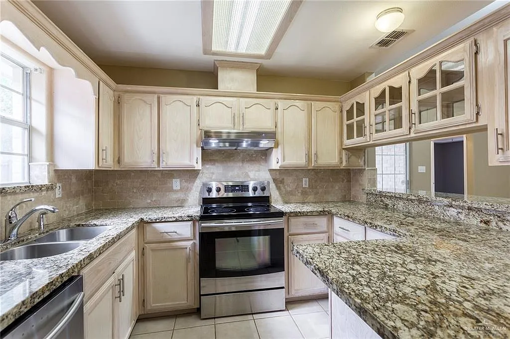 4 bed, 2.0 bath, 1694 sqft, $1,750 — Photo 4