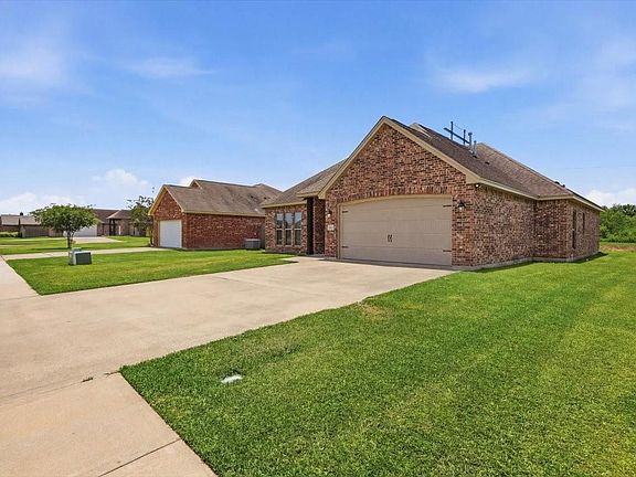 3rd image of 706 Cypress Wood Dr