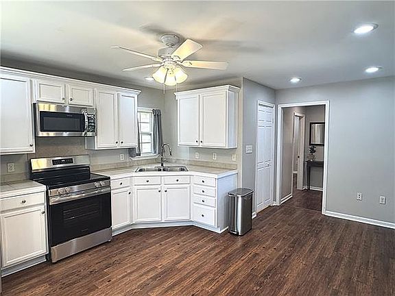 3rd image of 13151 Cleveland St