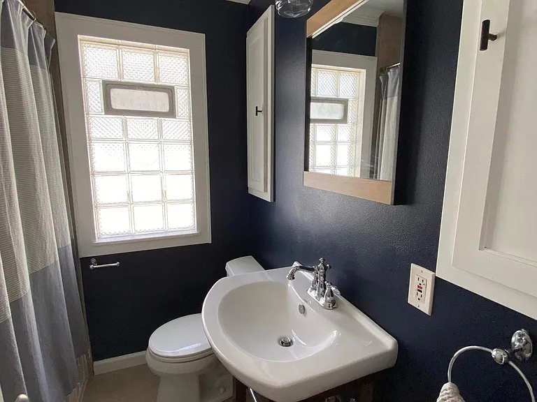 Upper Bathroom