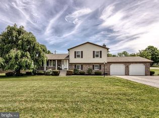 4 Mountainview Dr, Carlisle, PA 17013