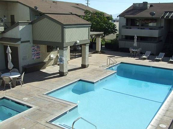 Sparkling Pool & Spa!