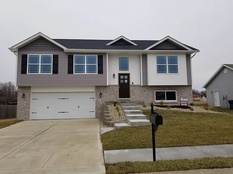 300 Olyvia Dr — Photo 1