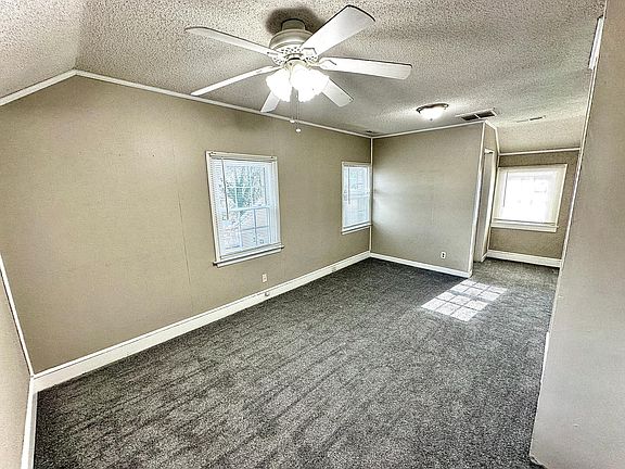 4th image of 18 Prospect Pkwy