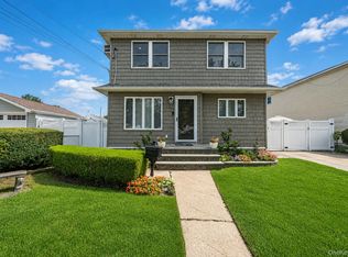 110 Bert Ave, Westbury, NY 11590
