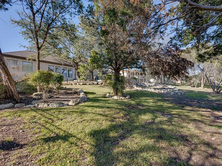 132 Lakeway Dr — Photo 29