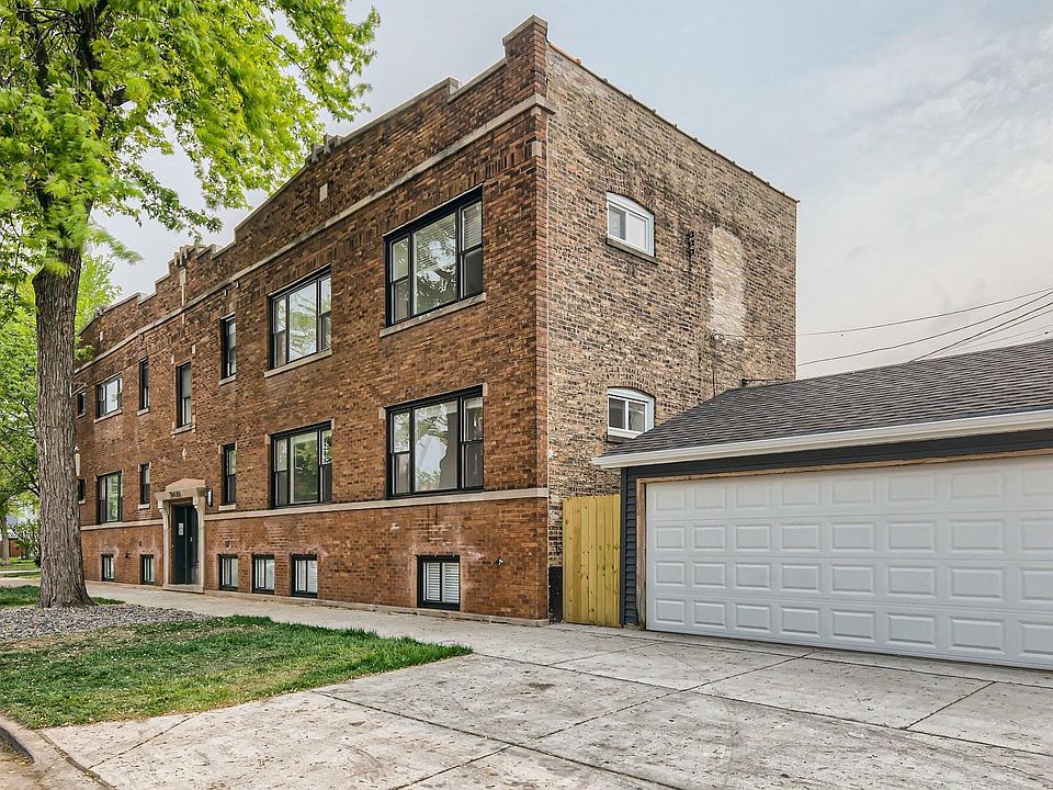 1st image of 3900 W Wrightwood Ave #1N