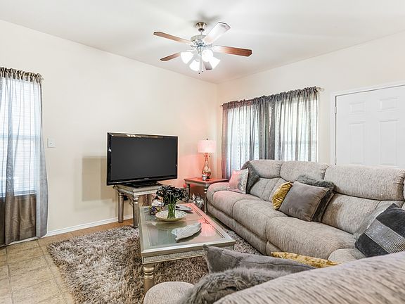 2nd image of 801 Parkplace Rdg