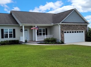 102 Hemlock Ct, Hampstead, NC 28443
