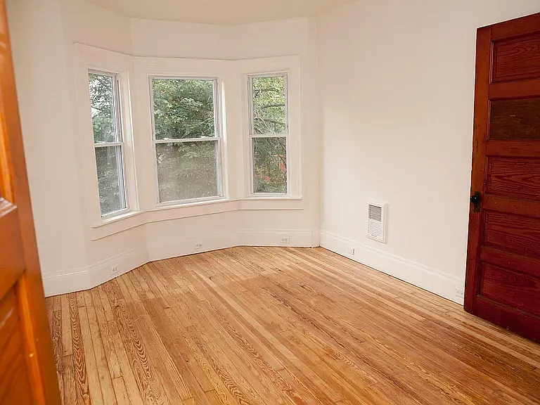 1812 W 45th St — Photo 20