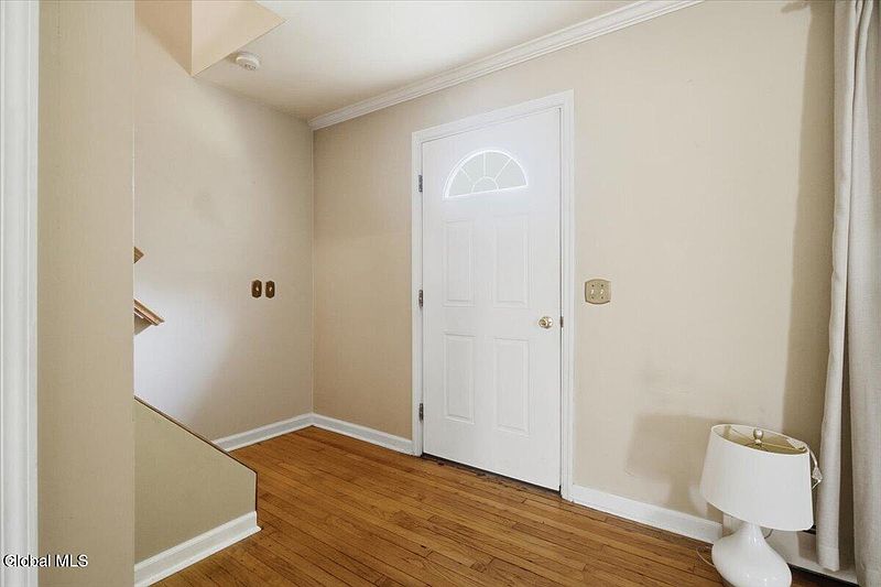 3rd image of 1 Hillview Court