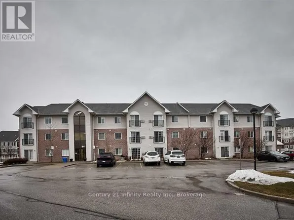 91 Aspen Springs Dr #103, Clarington, ON L1C 5J9