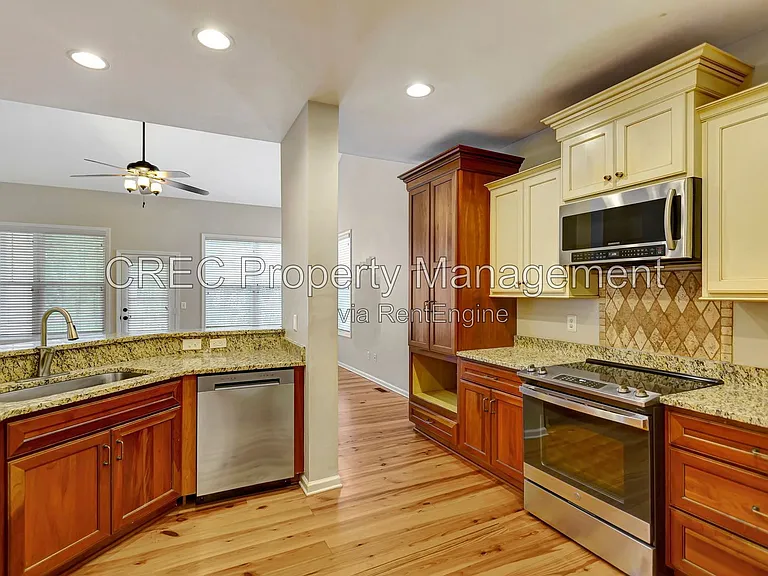 1071 Barfield St — Photo 12