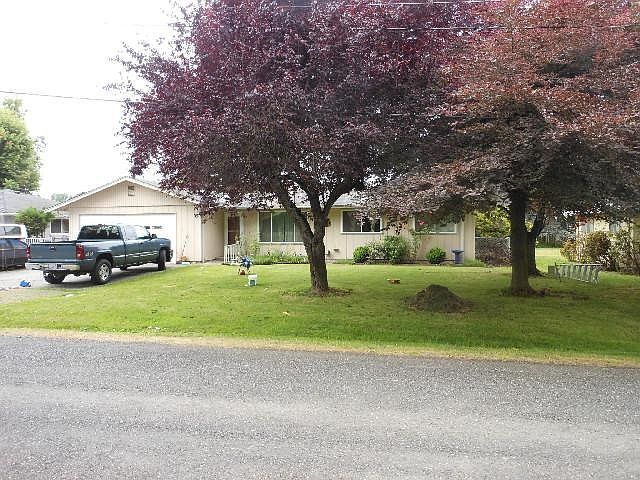 1st image of 918 8th St SE