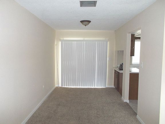 5th image of 102 Nob Hill Cir