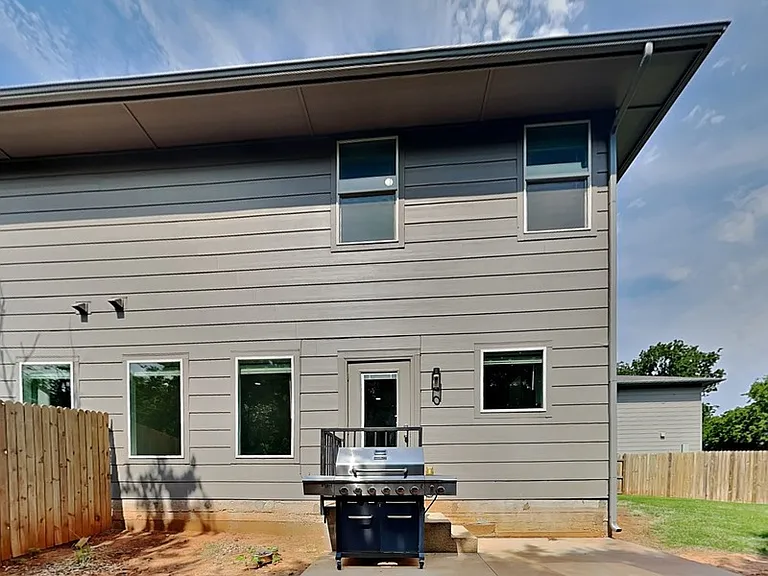 13526 Vinita Dr — Photo 14