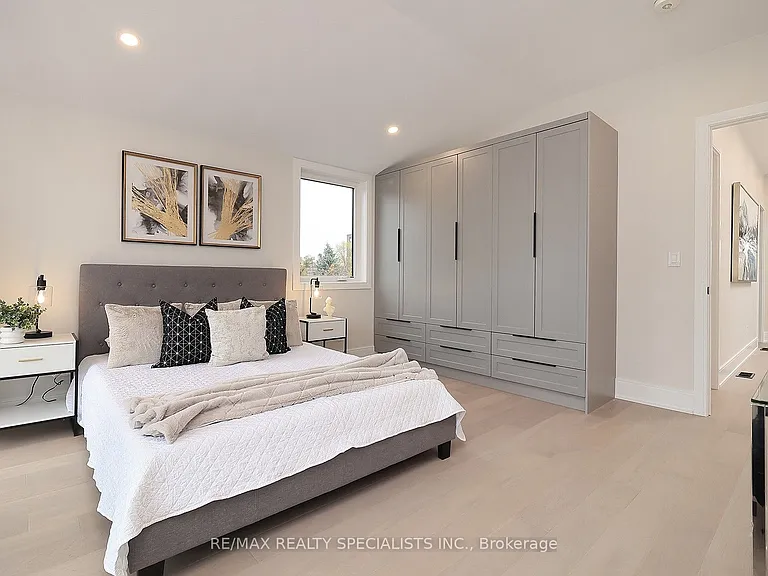 1046 Roosevelt Rd — Photo 36