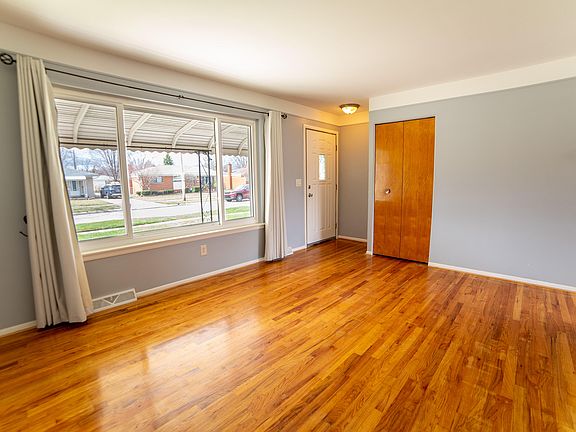 2nd image of 27768 Marilyn Dr