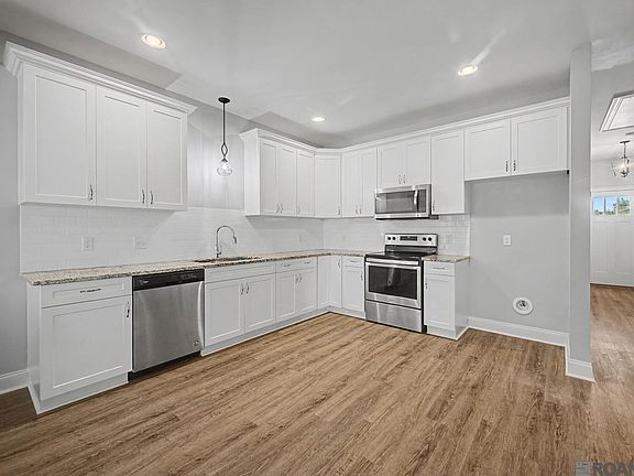 3rd image of 9900 Country Club Dr #1A