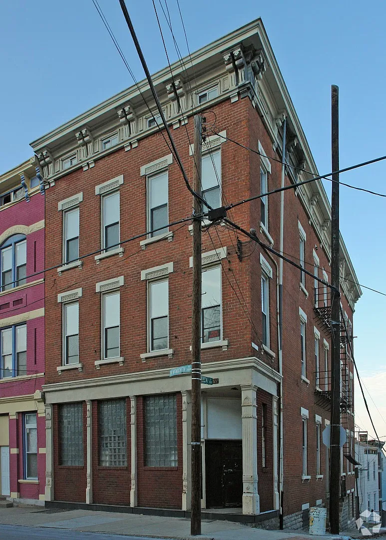 Spacious 1-Bed Gem with Deck & Off-Street Parking 2469 W McMicken Ave — Photo 1