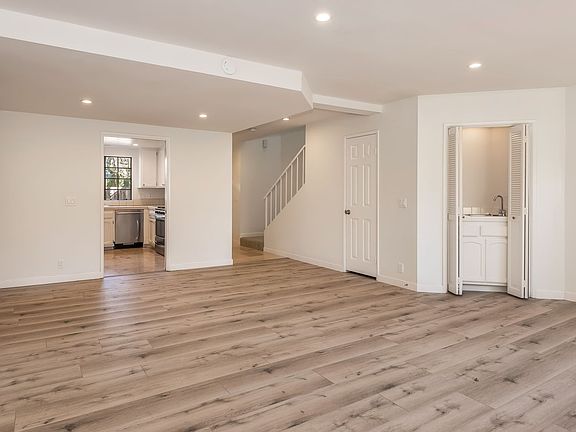 3rd image of 2098 Cliff Dr
