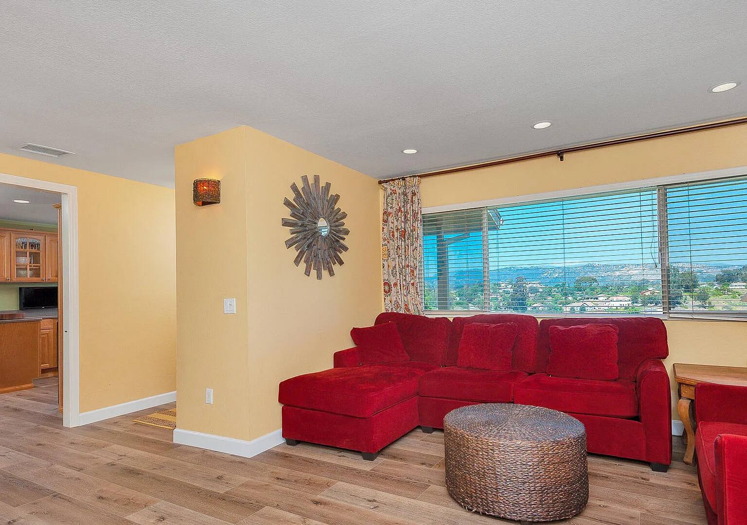 3 bed, 1838 sqft, $6,750 — Photo 3