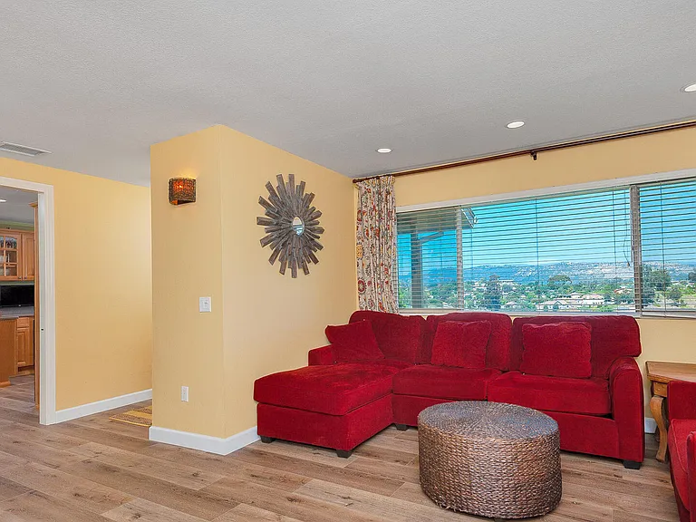 1527 Calavo Dr — Photo 3