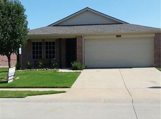 9016 King Ranch Dr, Aubrey, TX 76227