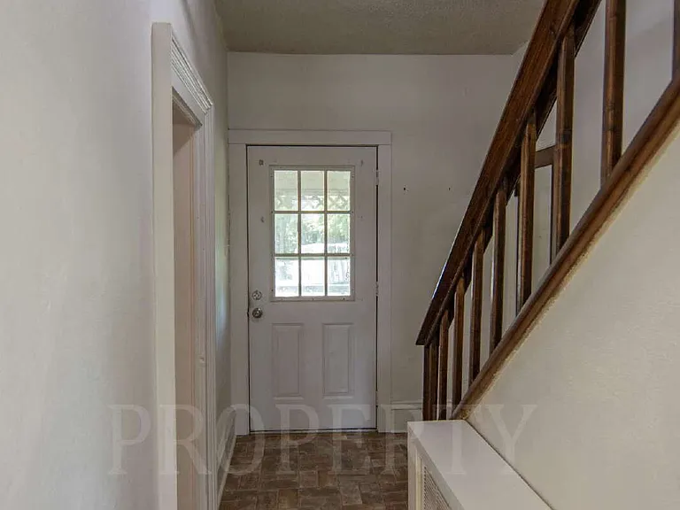 929 E Myrtle St — Photo 13