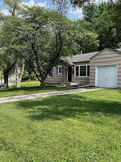 8015 Outlook Dr — Photo 2