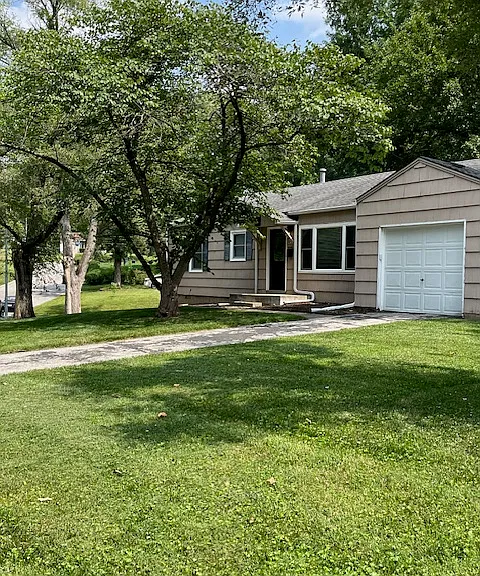8015 Outlook Dr — Photo 2