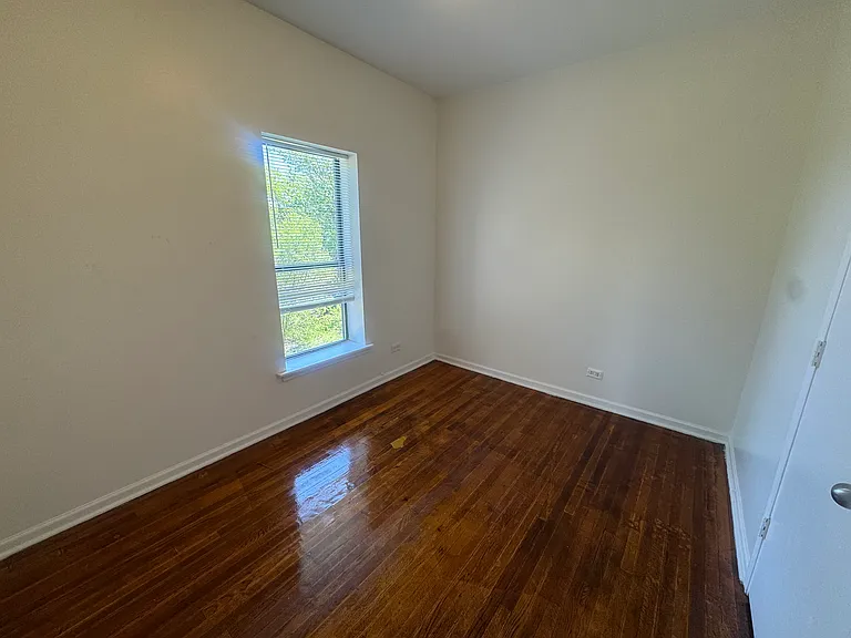1029 E 62nd St #3 — Photo 3