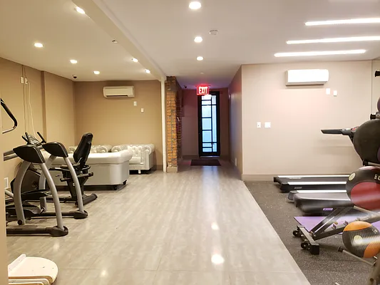 Rented by Signature Property Realty | media 32