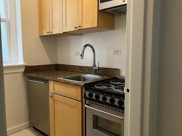 217 E 66th St #501 — Photo 3