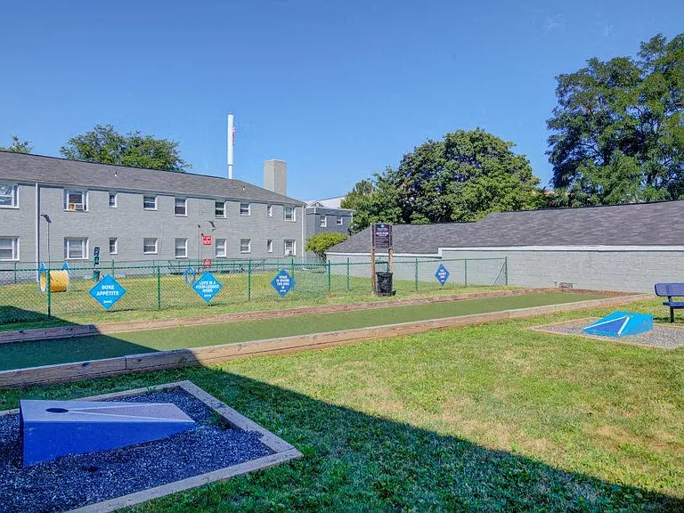 Elmwood Village Apartments and Townhomes — Photo 16