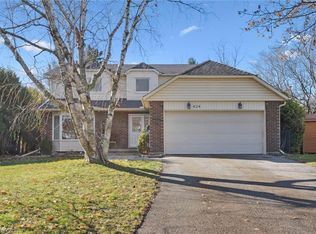 424 Clairbrook Cres, Waterloo, ON N2L 5V7