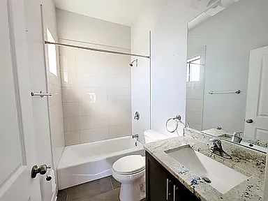 4th image of 3235 W Potomac Ave APT 1S