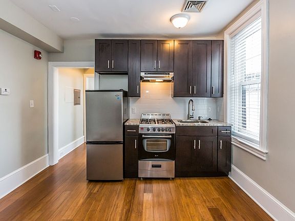 3rd image of 11 Cricket Ave APT 3