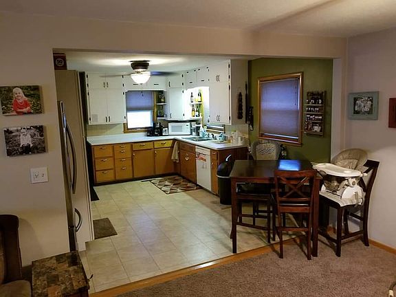 4th image of 102 W Brown St