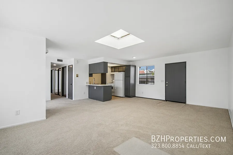 11924 Mayfield Ave — Photo 2