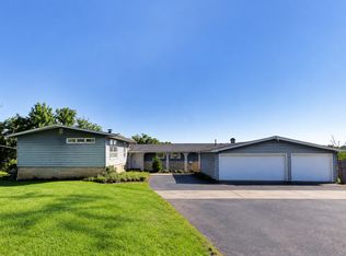 24072 W Hawthorne Ln, Antioch, IL 60002