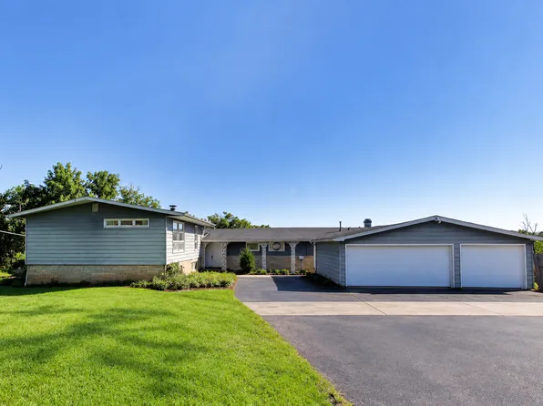 24072 W Hawthorne Ln, Antioch, IL 60002