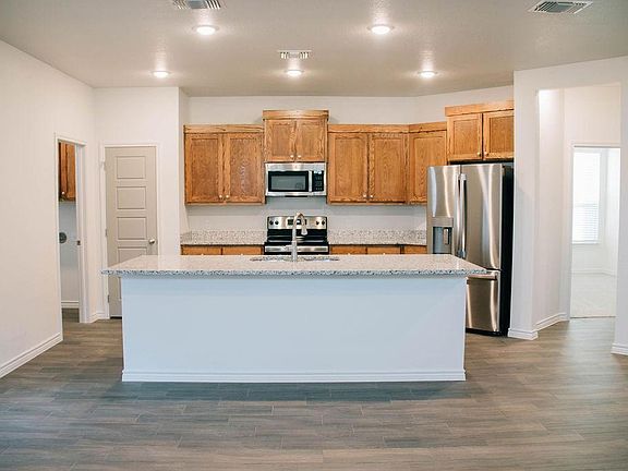 4th image of 710 Freedom Cir