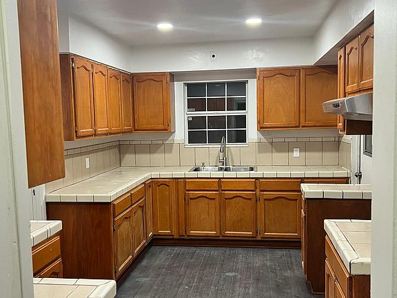 3rd image of 6831 Hollenbeck St